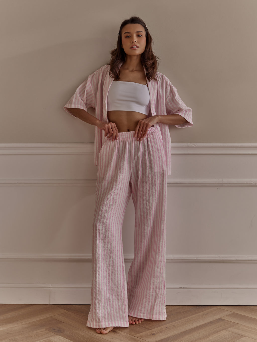 Różowy muślinowy komplet piżamowy: koszula i spodnie