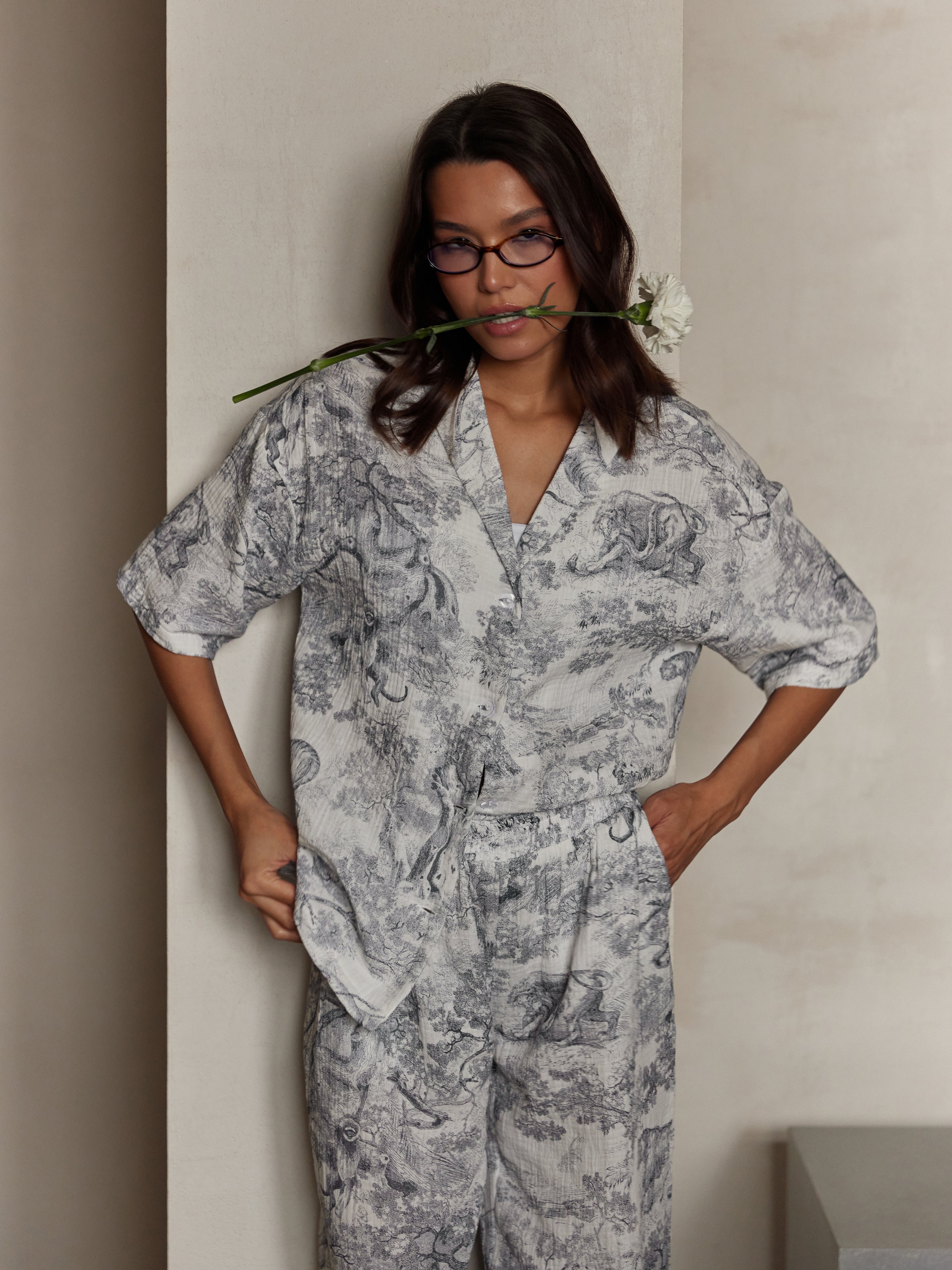 UNÁMI Essential Muslin Pajama Set: Koszula i spodnie