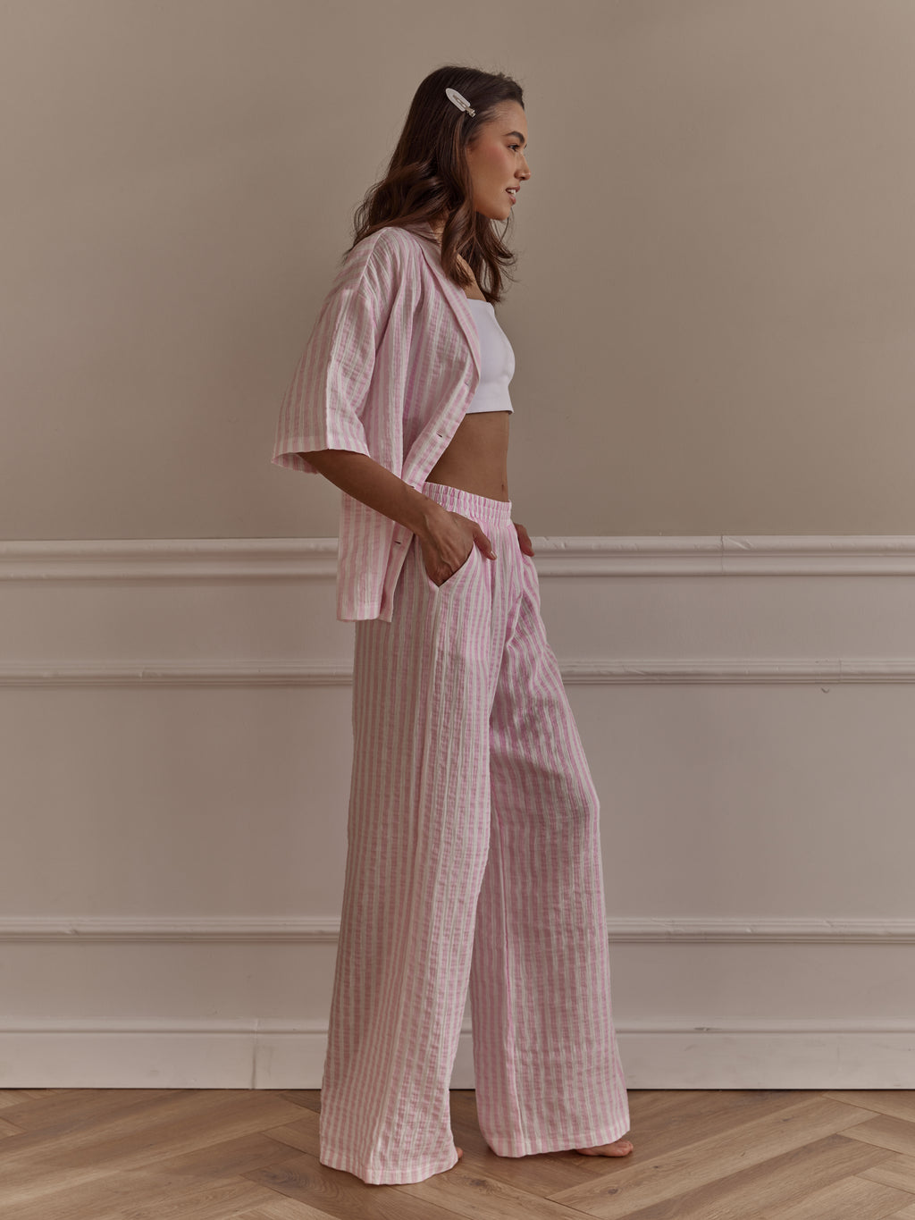 Różowy muślinowy komplet piżamowy: koszula i spodnie