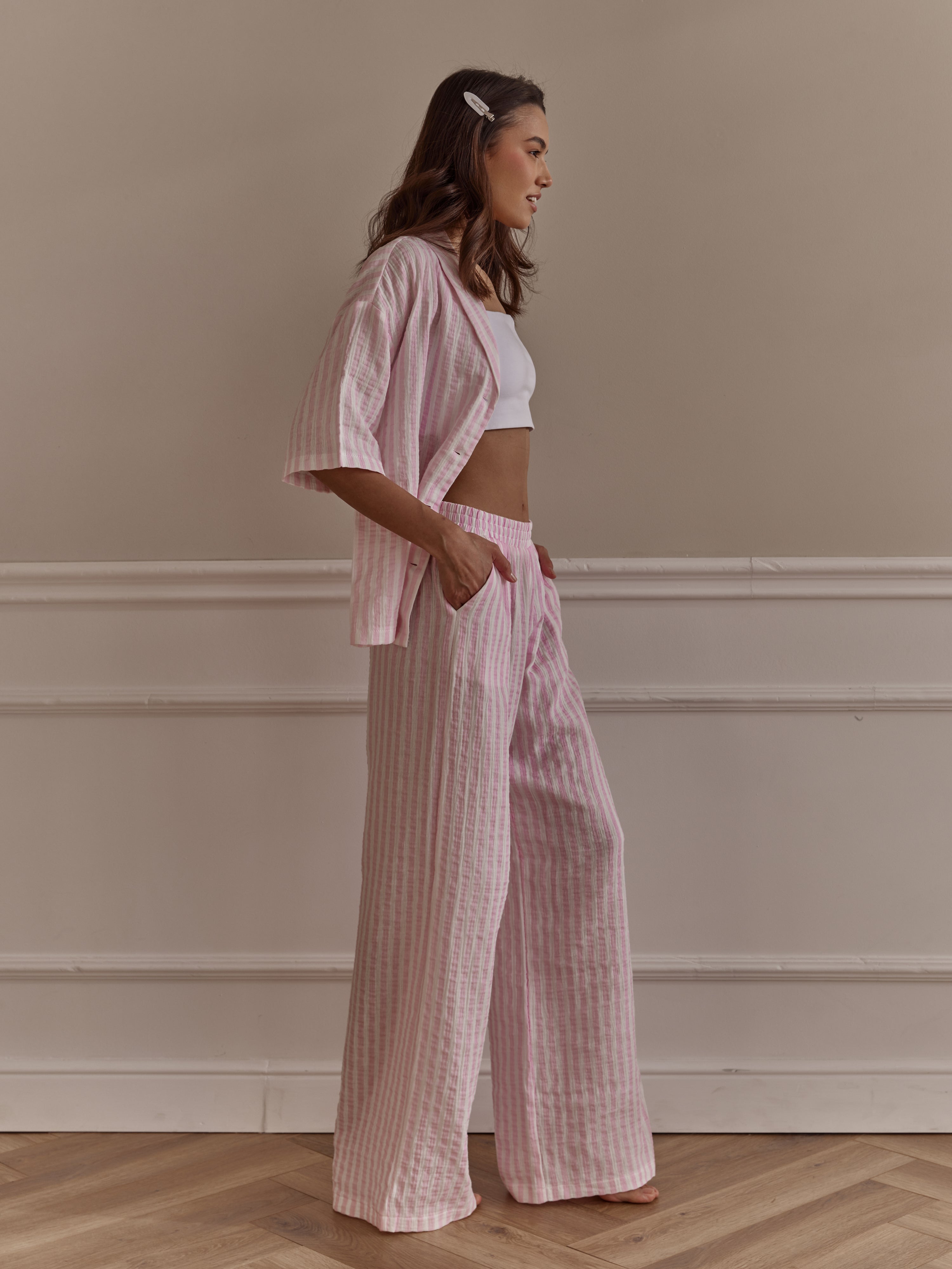 Różowy muślinowy komplet piżamowy: koszula i spodnie